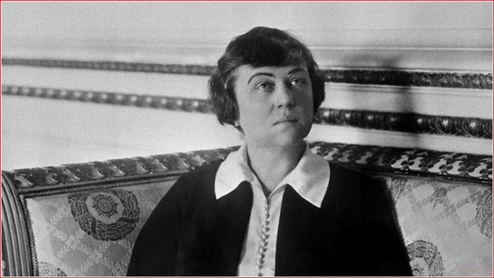русская, амазонка, александра, коллонтай, была