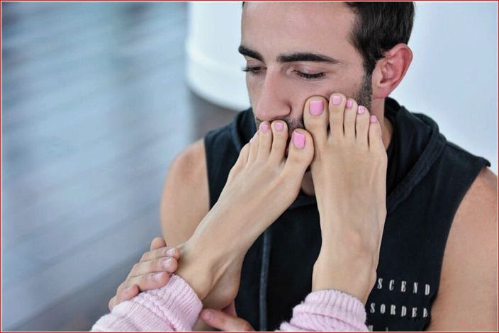 Что означают поцелуи женских ног от мужчины? означают, поцелуи, женских, мужчины